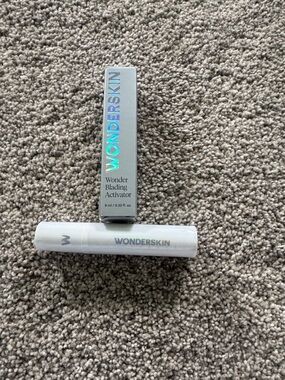 Wonderskin White Lip Balm & Gloss - Hydrating Sheer White Shine